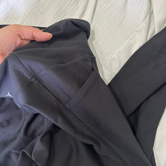 Old Navy Black Powersoft Leggings - Picture 3 of 4